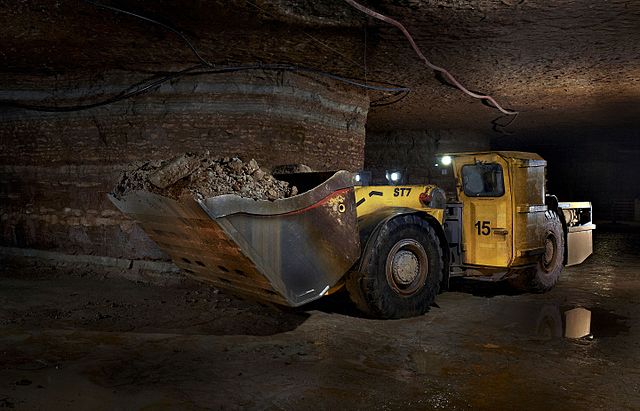 "VKG Ojamaa mine for oil shale extraction, using an Atlas Copco Scooptram ST7 underground loader.", Estonia, 2011. By Kaupo Kikkas. Via Wikimedia Commons
