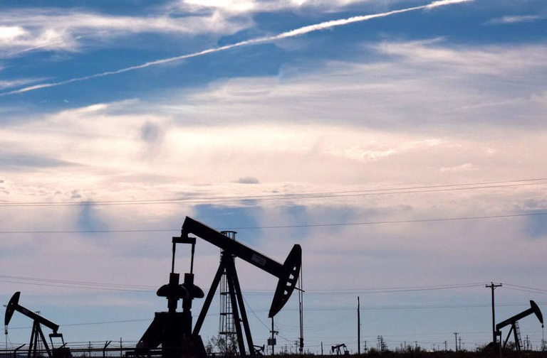 Shale oil well