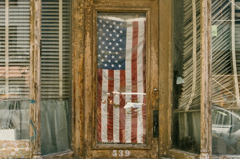 US glad on door