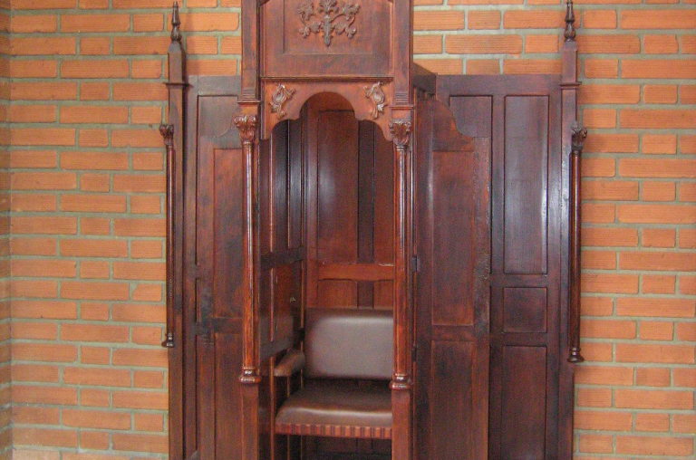 Iglesia_de_San_Joaquín-Confesionario