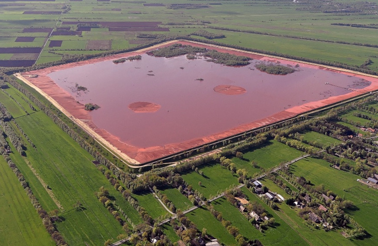 Red mud residue