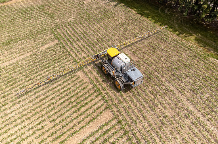 Fertiliser sprayer