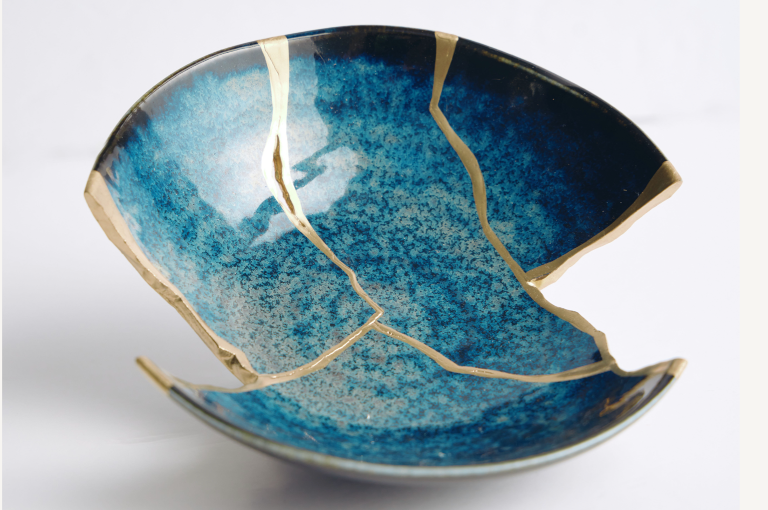 Kintsugi pot