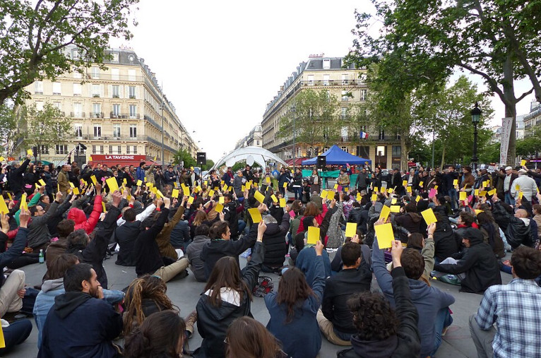 Nuit Debout direct democratic voting