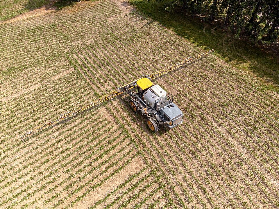 Fertilizer sprayer
