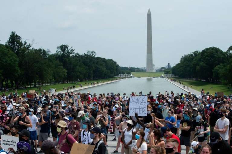 crowd in Washington